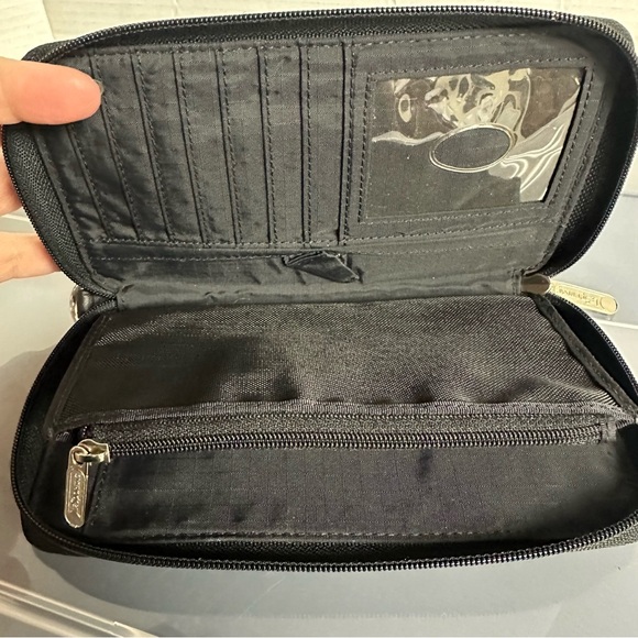 L.A.M.B. X LeSportsac Gwen Stefani LAMB First Edition Larger  Wallet - Picture 6 of 6